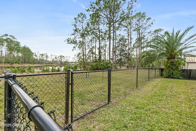 view of yard featuring a water view