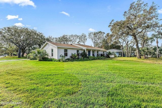 860 Lindenwood Cir N, Ormond Beach, FL 32174 - view of front of home featuring a front lawn and stucco siding