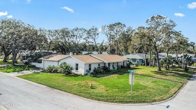 single story home with a front lawn