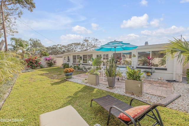 view of yard featuring a patio