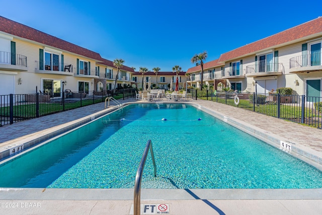 view of swimming pool