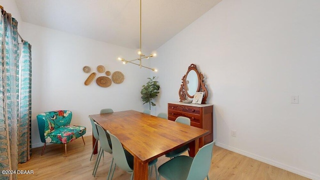 dining room featuring lofted ceiling, a notable chandelier, and light hardwood / wood-style floors