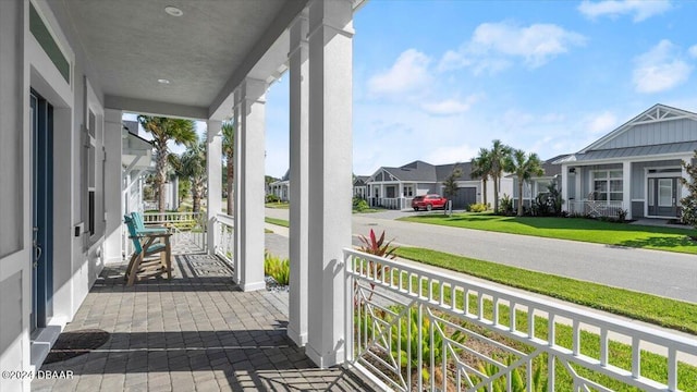 balcony featuring covered porch