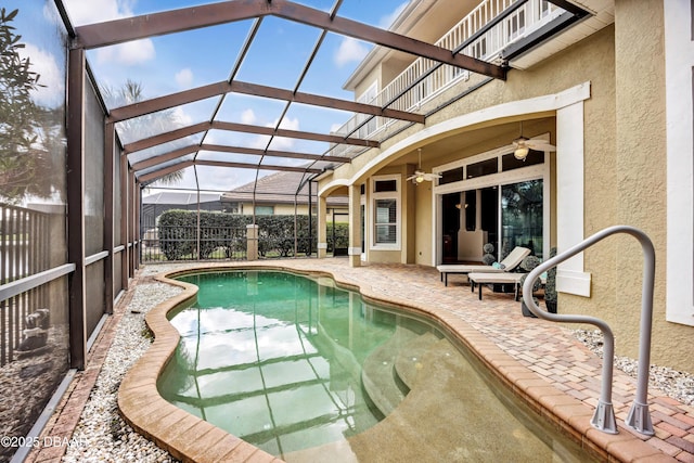 view of swimming pool featuring a patio, a lanai, fence, a ceiling fan, and a fenced in pool