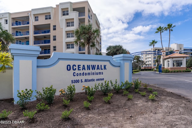 view of community / neighborhood sign