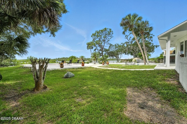 5540 W Bayshore Dr, Port Orange, FL 32127 - view of grassy yard