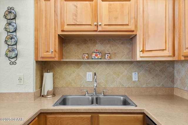 2987 S Atlantic Ave Unit Q020, Daytona Beach, FL 32118 - kitchen featuring light countertops and backsplash