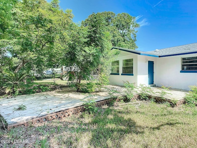 view of yard with a patio