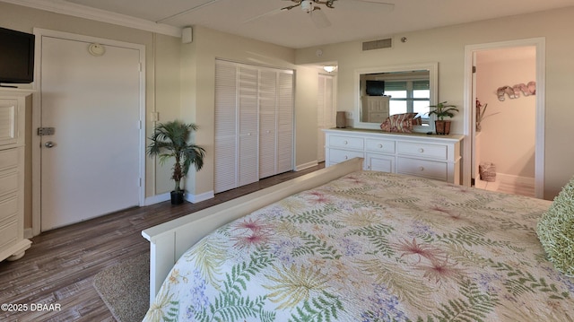5499 S Atlantic Ave Unit 104, New Smyrna Beach, FL 32169 - bedroom with wood finished floors, a closet, visible vents, baseboards, and ceiling fan