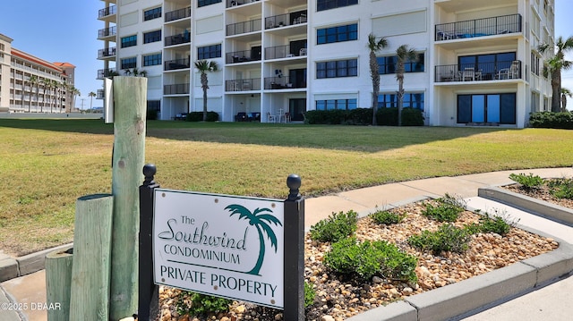 5499 S Atlantic Ave Unit 104, New Smyrna Beach, FL 32169 - surrounding community featuring a lawn