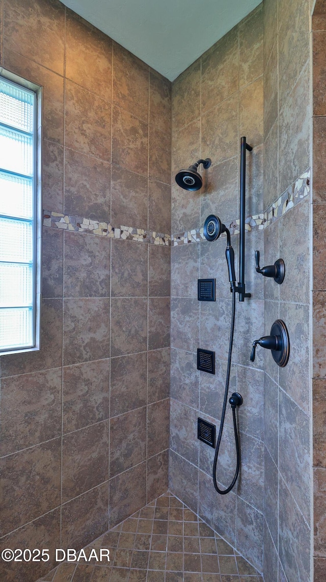1929 Spruce Creek Lndg, Port Orange, FL 32128 - bathroom with tiled shower