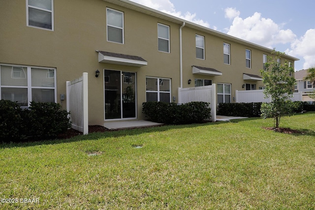 58 Bella Oaks Dr, Port Orange, FL 32129 - rear view of property featuring stucco siding and a yard