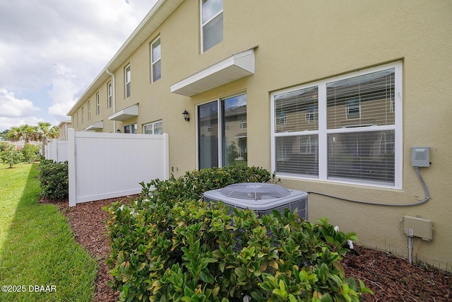 58 Bella Oaks Dr, Port Orange, FL 32129 - back of property with stucco siding