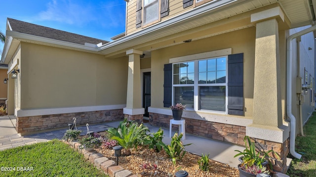 entrance to property featuring a porch