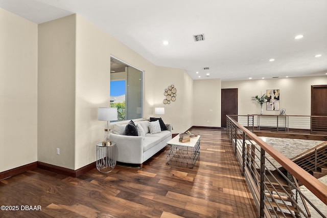 living room featuring baseboards, recessed lighting, wood finished floors, and visible vents