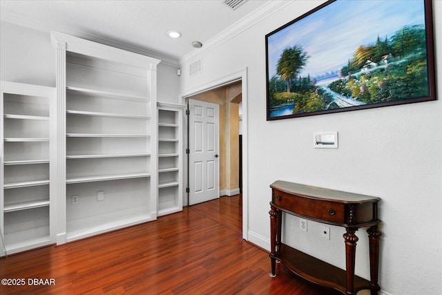 interior space with baseboards, visible vents, wood finished floors, crown molding, and recessed lighting