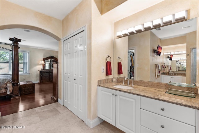 full bathroom with baseboards, visible vents, a closet, and vanity