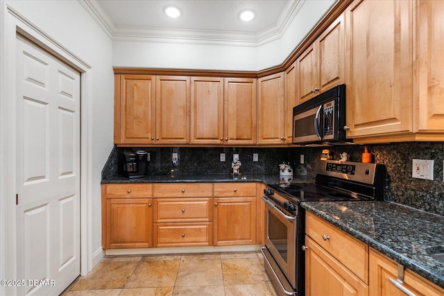 kitchen featuring crown molding, stainless steel appliances, recessed lighting, backsplash, and dark stone counters