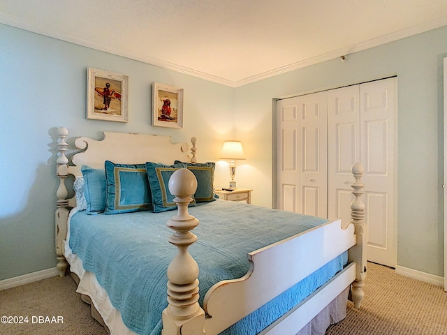 bedroom with carpet flooring, crown molding, and a closet