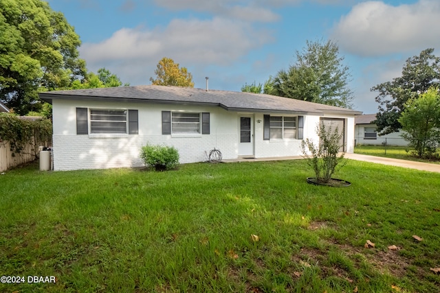 single story home featuring a front lawn