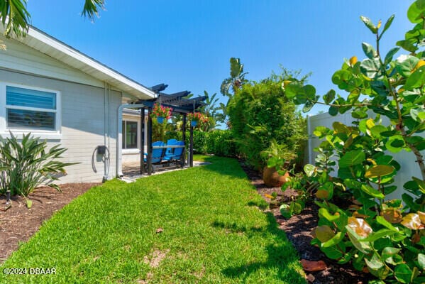 view of yard featuring a pergola