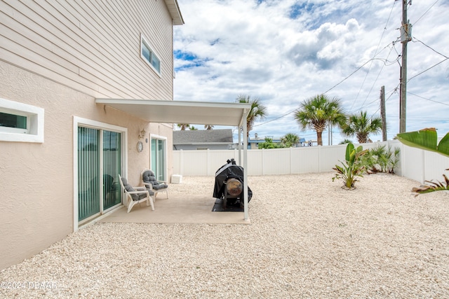 view of yard featuring a patio area