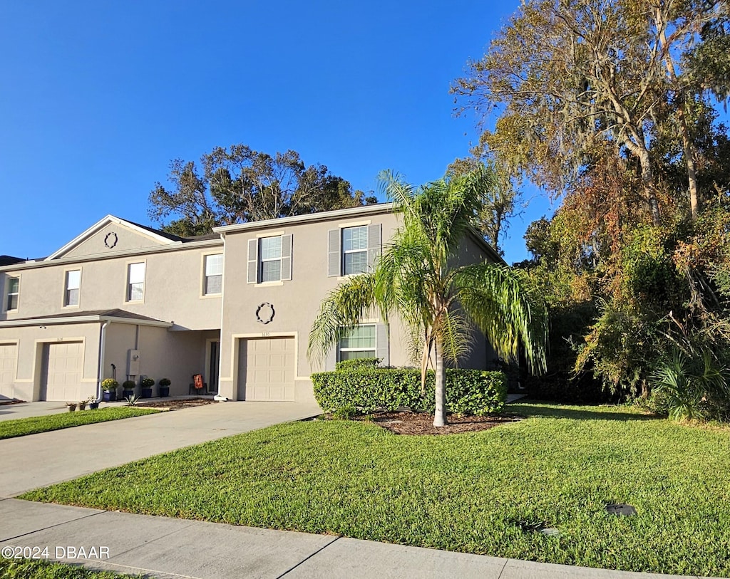 view of front of house featuring a front lawn and a garage