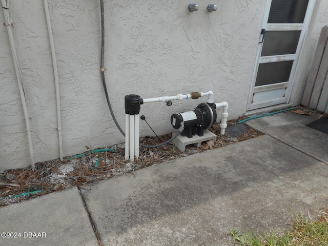 806 S St, New Smyrna Beach, FL 32168 - exterior view of stucco siding