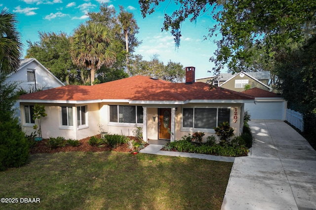 view of front facade featuring a front lawn and a garage