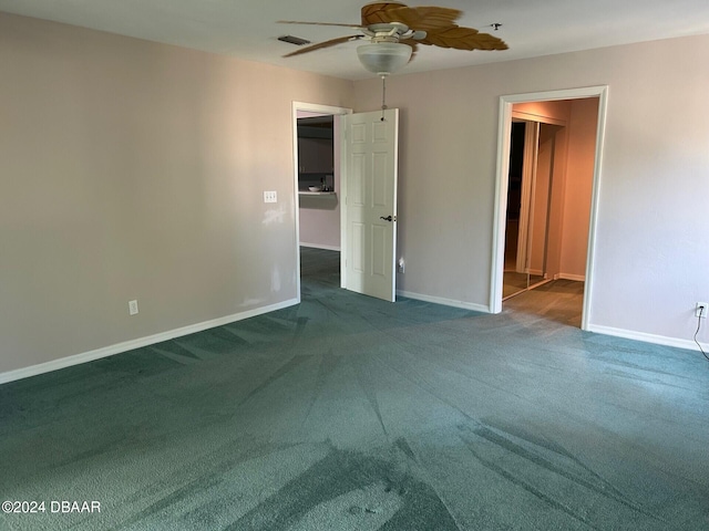 unfurnished room with carpet flooring and ceiling fan