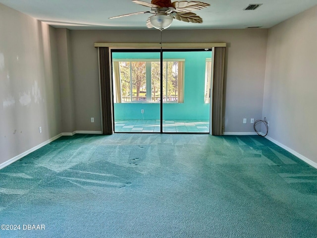 carpeted empty room featuring ceiling fan