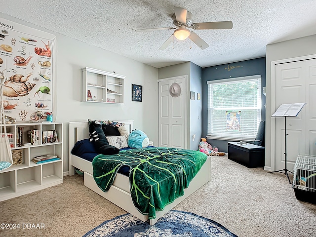 carpeted bedroom featuring a textured ceiling, ceiling fan, and a closet