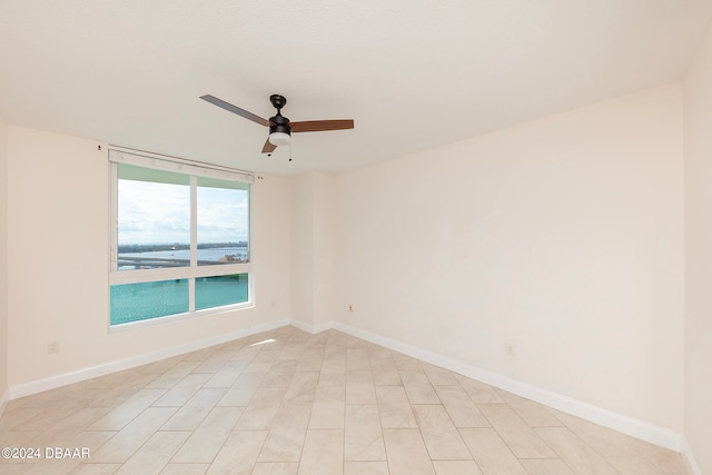 empty room with ceiling fan