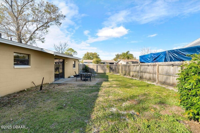 view of yard featuring a patio