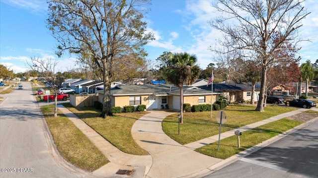 view of front facade featuring a front lawn