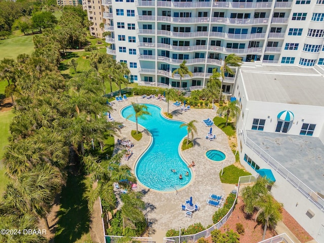 view of swimming pool