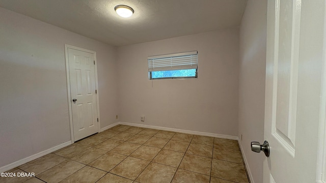 empty room featuring light tile patterned flooring