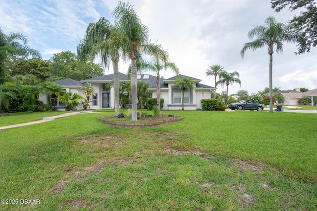 2 Creek Bend Way, Ormond Beach, FL 32174 - view of front of house with a front yard and stucco siding