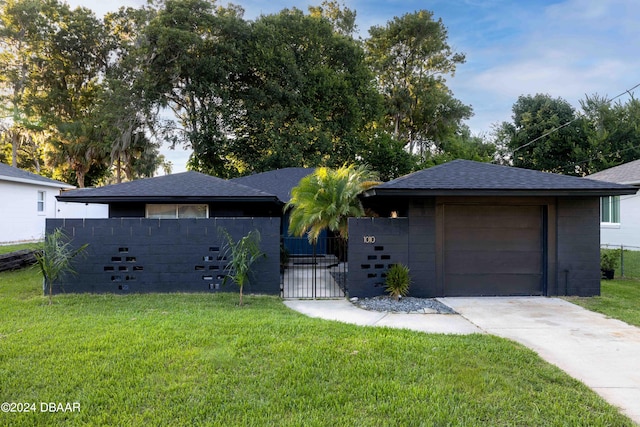 view of front of home featuring a garage, an outdoor structure, and a front yard