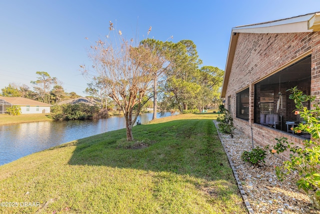 view of yard featuring a water view