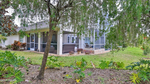 1453 Sunningdale Ln, Ormond Beach, FL 32174 - view of yard featuring a sunroom and a patio