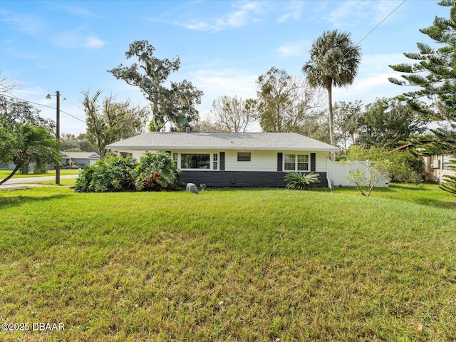 ranch-style house featuring a front lawn