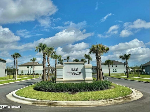 community / neighborhood sign featuring a residential view