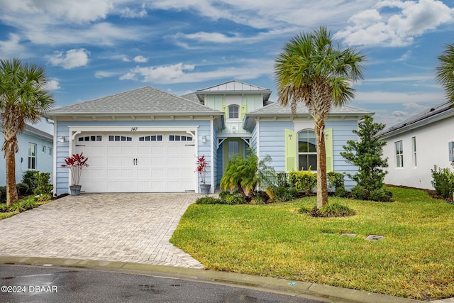 view of front of property featuring a garage and a front yard