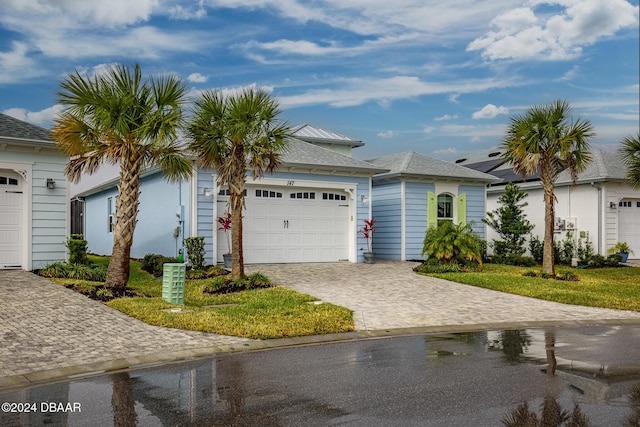 view of front facade with a garage and a front yard