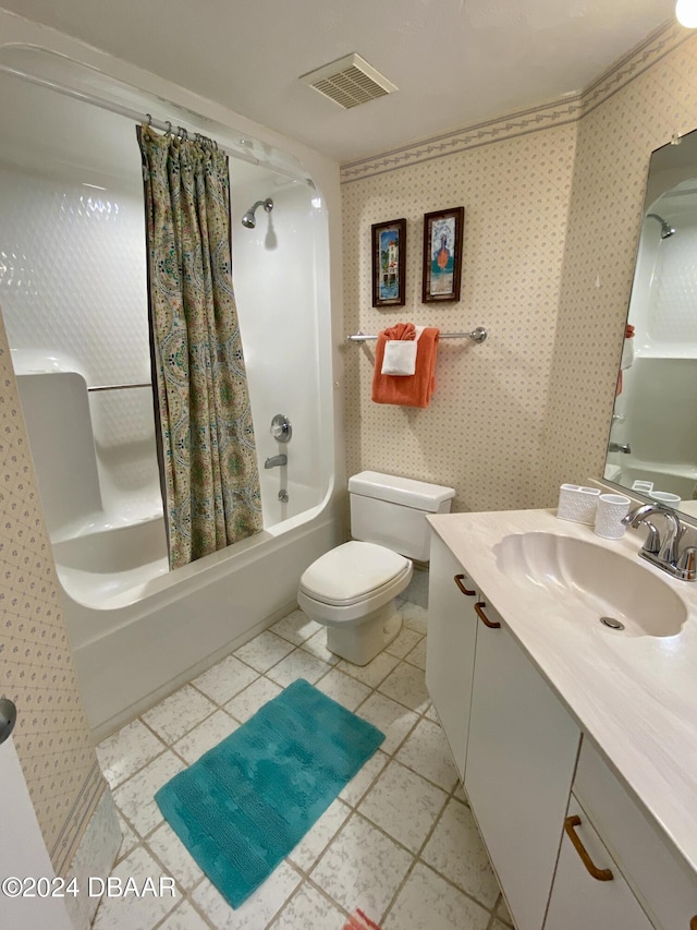 3023 S Atlantic Ave Unit 4070, Daytona Beach Shores, FL 32118 - full bath featuring shower / bathtub combination with curtain, toilet, vanity, wallpapered walls, and tile patterned floors