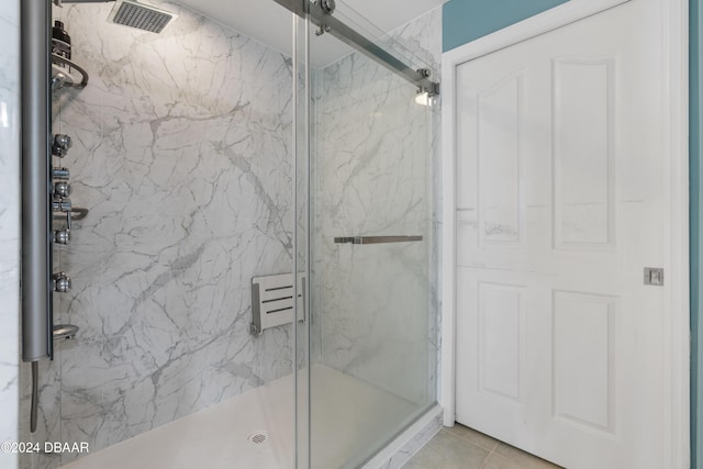 full bath featuring visible vents and a marble finish shower