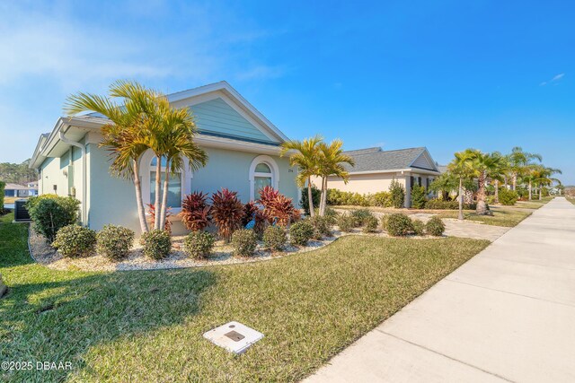 view of front of home with a front lawn