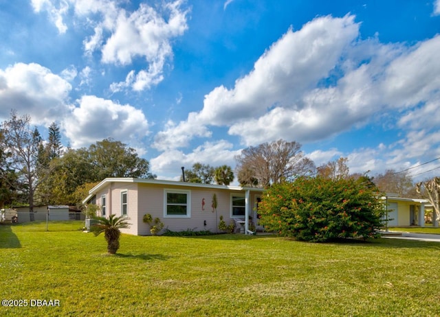 view of front of home featuring a front lawn