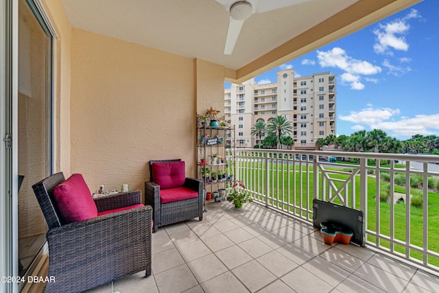 balcony featuring ceiling fan